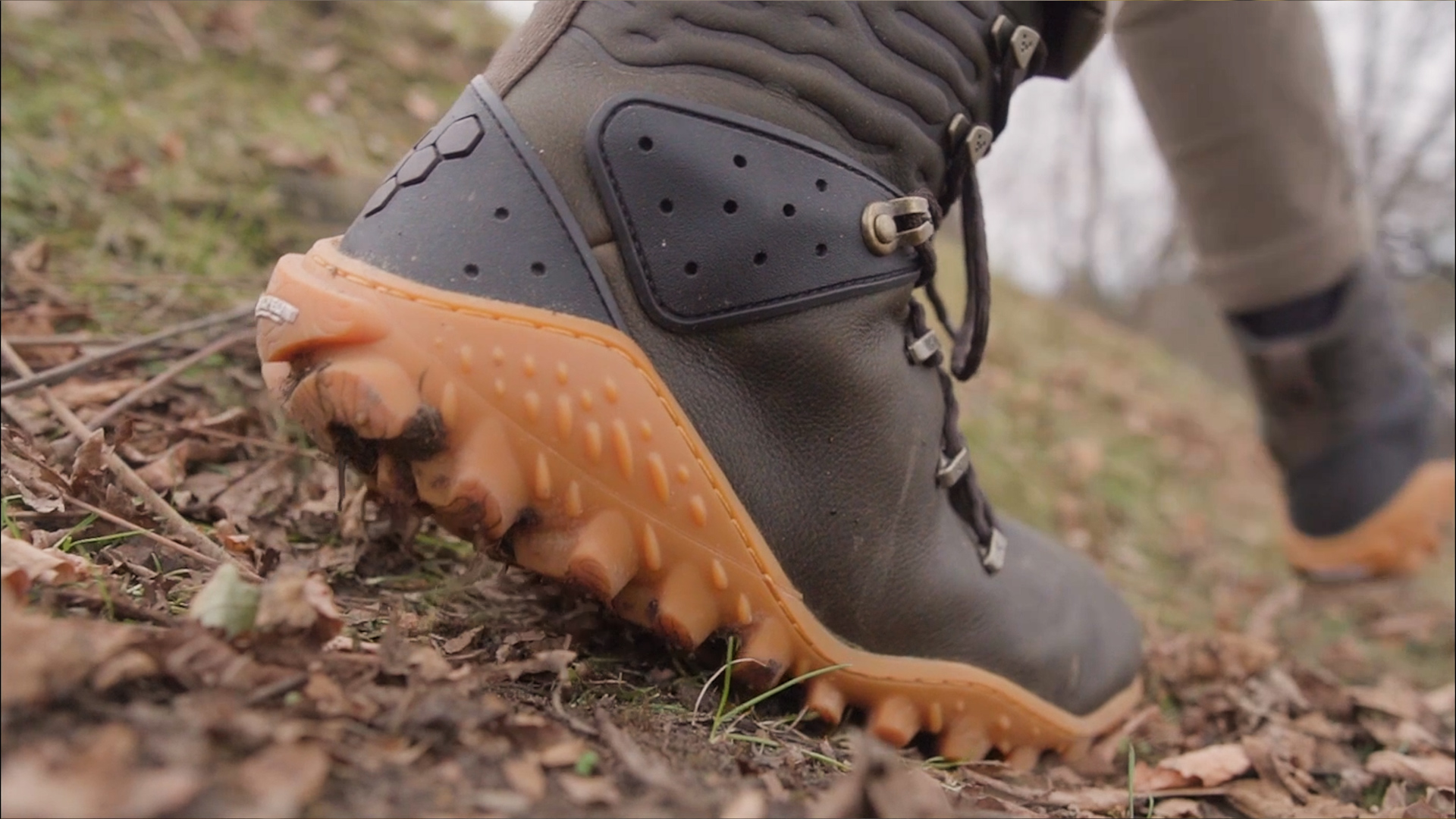 Vivobarefoot Tracker Forest Esc Walk Side Down Hill Trail